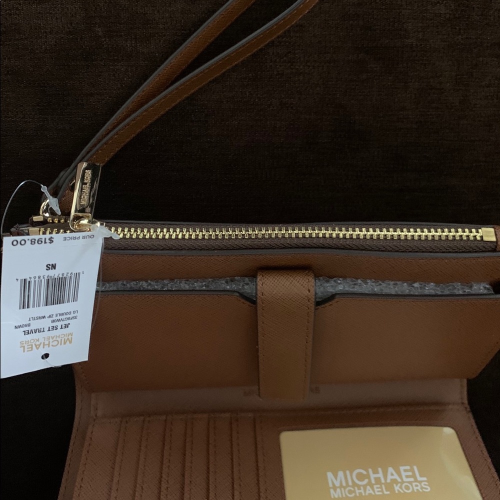 MICHAEL KORS CROSSBODY/DOUBLE ZIP WRISTLET… - Picture 10 of 16